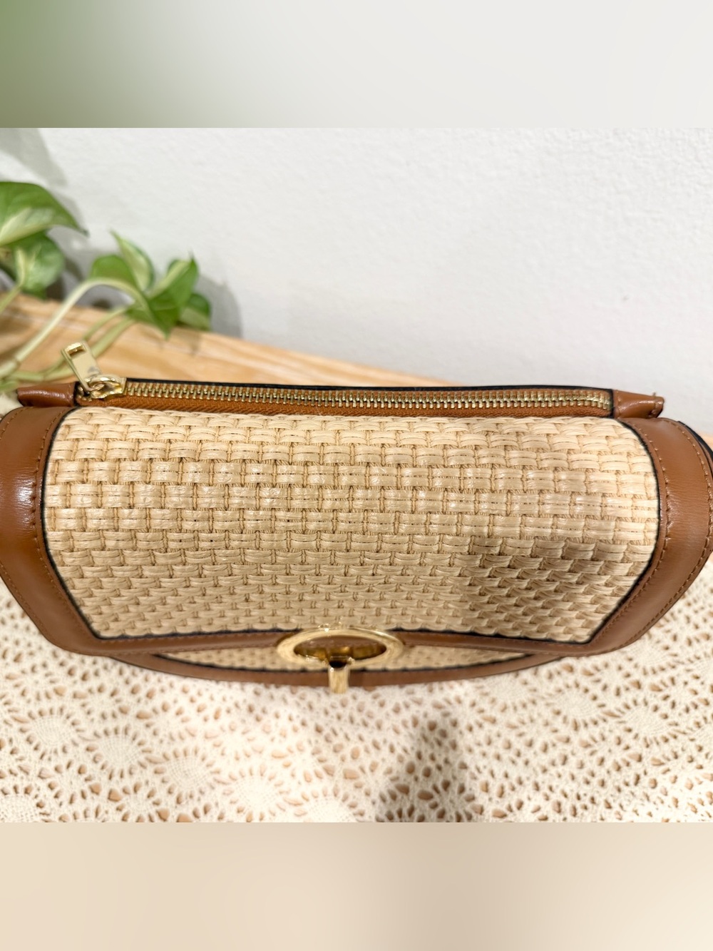 Divina Firenze Tan Leather & Woven Crossbody Bag with Gold Hardware - Picture 3 of 8